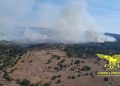 Vasto incendio a Sindia, sul posto elicotteri e un canadair