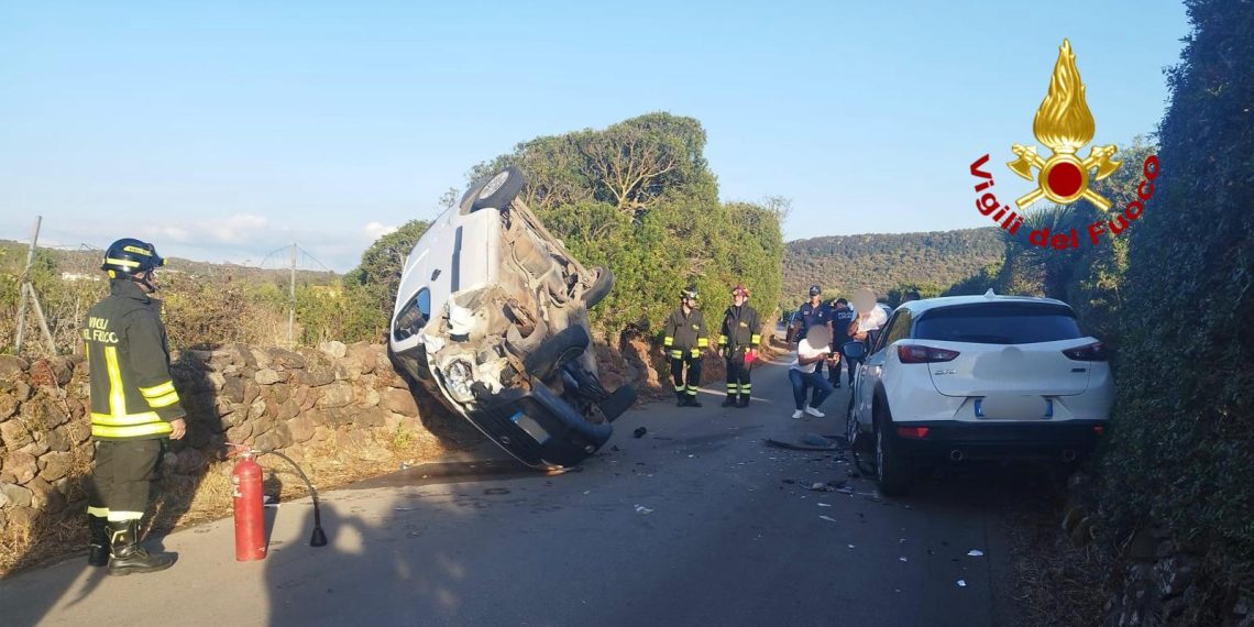 Scontro tra furgone e auto ad Alghero: due feriti
