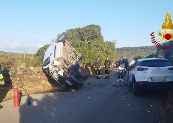 Scontro tra furgone e auto ad Alghero: due feriti
