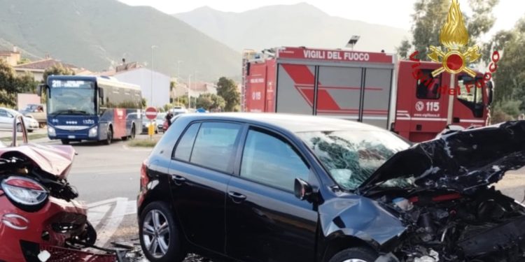Grave incidente a Gonnosfanadiga, frontale tra auto: due feriti in codice rosso