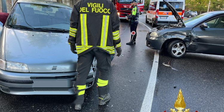 Scontro tra due auto a Nuoro: i conducenti trasportati in ospedale