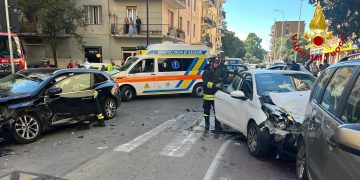 Brutto scontro tra due auto: tre persone ferite a Sassari