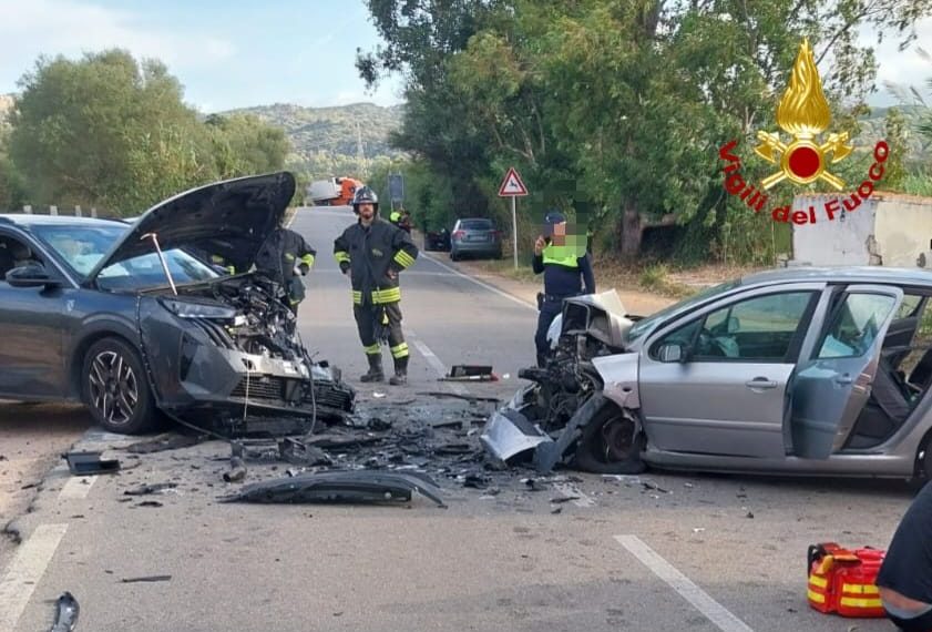 Arzachena, scontro frontale sulla Sp 59: tre feriti gravi