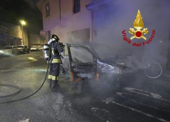 Auto in fiamme a Silì: intervento dei Vigili del Fuoco