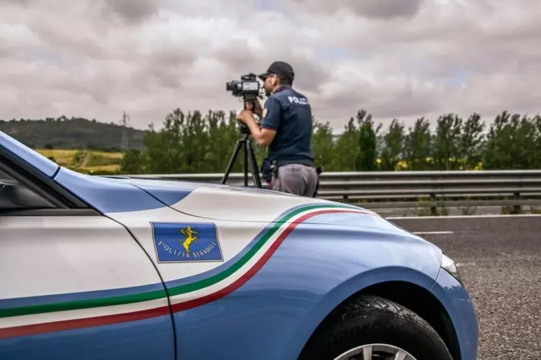 A quasi 200 km l’ora sulla Carlo Felice, ritirata la patente