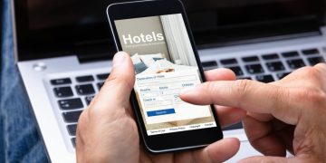 La Commissione europea apre un’indagine formale su Booking: “Non vigila abbastanza sulle frodi”
