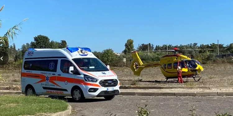 Cade da un’impalcatura e batte la testa, grave operaio di 56 anni