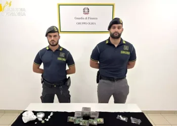 Riceve 2 chili di hashish per posta dalla Spagna, arrestato a Olbia