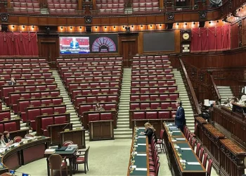 L’aula della Camera semivuota, Giorgetti: ‘Non vogliono lavorare’