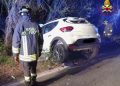Baia Sardinia, esce di strada con l’auto che rimane incastrata nel guard rail: un ferito