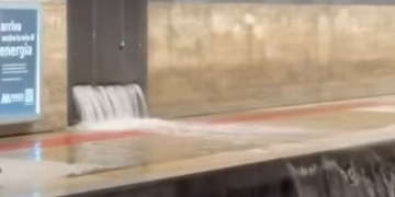 Bomba d’acqua su Roma: metro e bus allagati