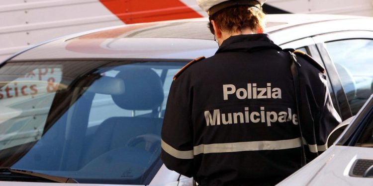 A Rimini 8 agenti della polizia locale accusati di violenza, calunnia e lesioni