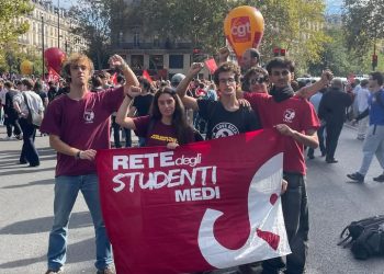Proteste in Francia, anche studenti italiani in corteo. “Presto una manifestazione anche a Roma”