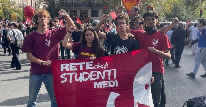 Proteste in Francia, anche studenti italiani in corteo. “Presto una manifestazione anche a Roma”