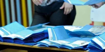 Sondaggio Emg, centrodestra al 44% e centrosinistra al 43,1%. In calo Vannacci