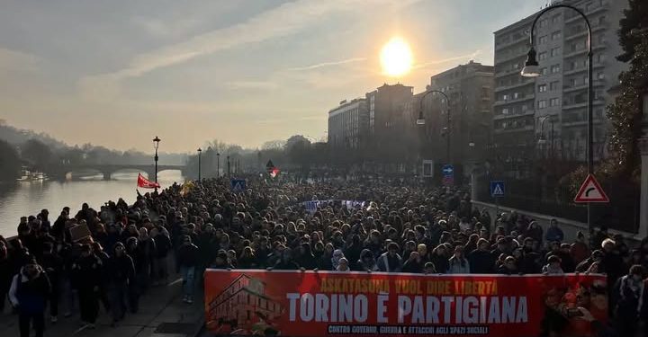 Torino: perquisizioni e misure cautelari contro attivisti di Askatasuna