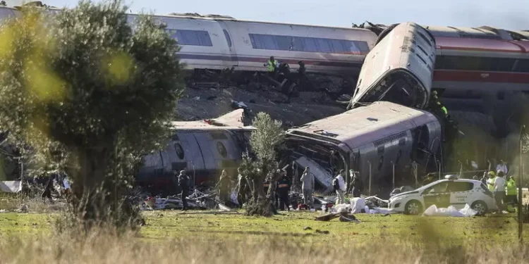 Spagna: Toledo, almeno 39 morti nello scontro tra due treni alta velocità sulla linea Madrid-Siviglia