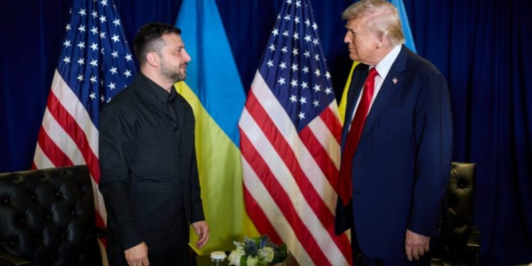 Trump scarica Zelensky: “Poteva fare tutto ma non toccare le raffinerie. L’Ucraina trovi un nuovo presidente”