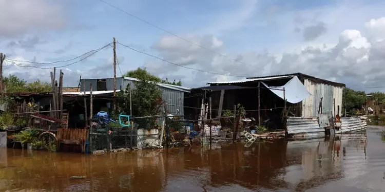 L’uragano Isaias tocca terra in Florida come categoria 2, migliaia senza elettricità