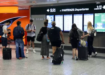Disagi al traffico aereo per guasto alla rete di controllo voli ‘Non dovuto ad attacco hacker’